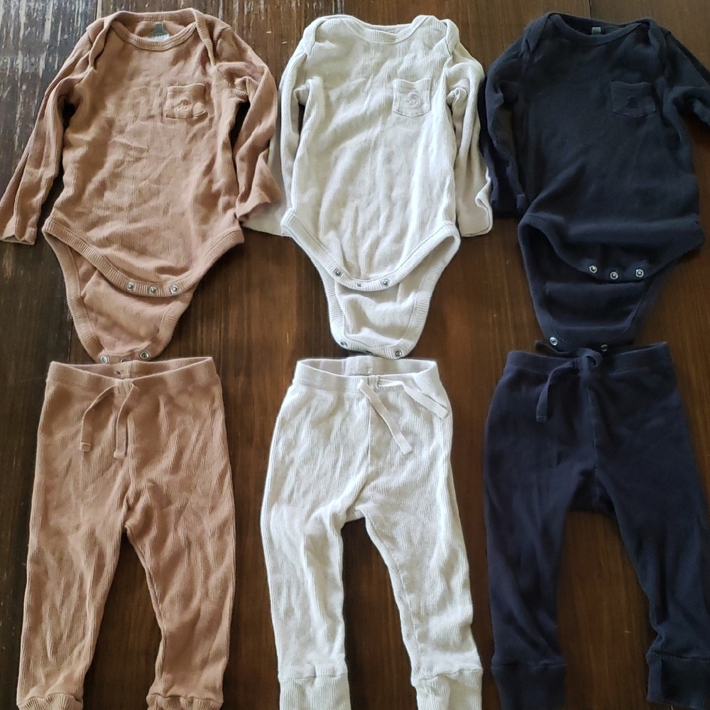 3 Pairs GAP Baby Ribbed Onesies in Warm Rust, Tan/Cream, Black